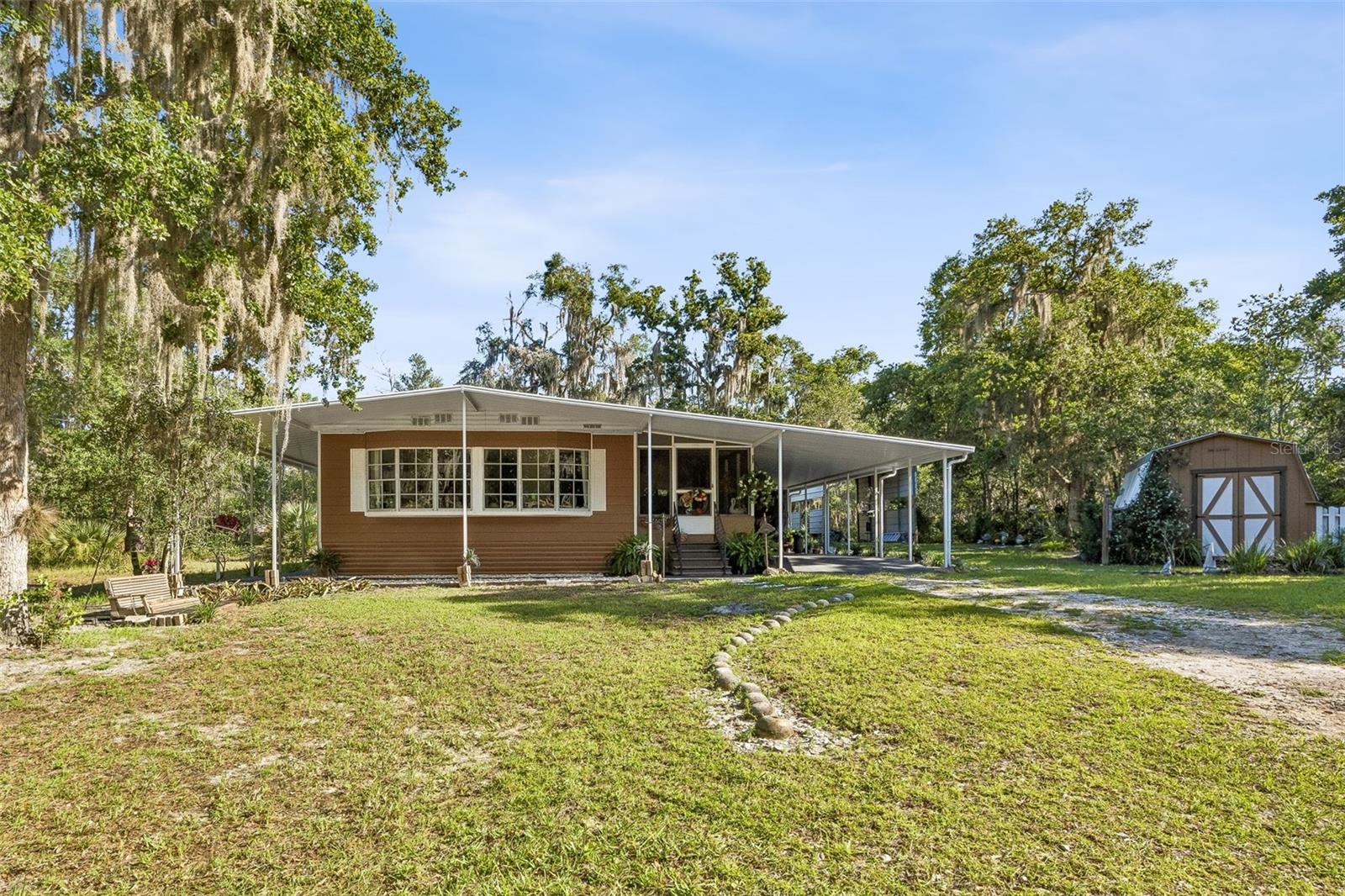 110 PLUMOSA DR