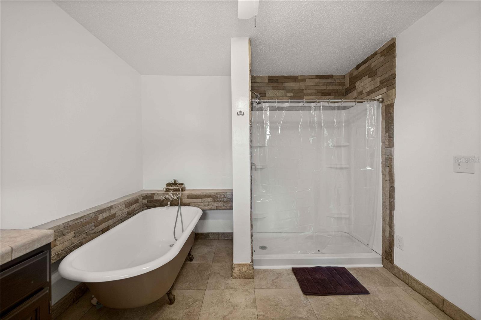 1890 Nw 167th Pl Property Photo 38