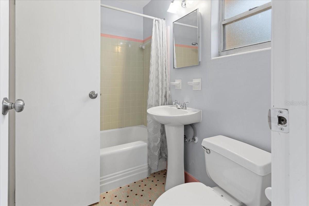 1302 Ne 14th Ter Property Photo 10