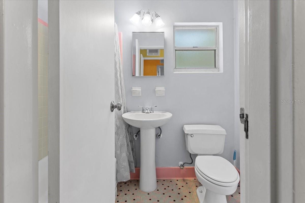 1302 Ne 14th Ter Property Photo 11