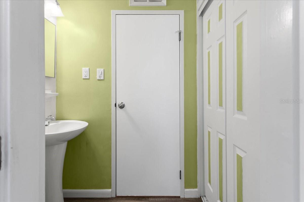 1302 Ne 14th Ter Property Photo 13