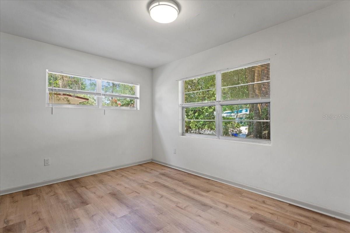 1302 Ne 14th Ter Property Photo 16