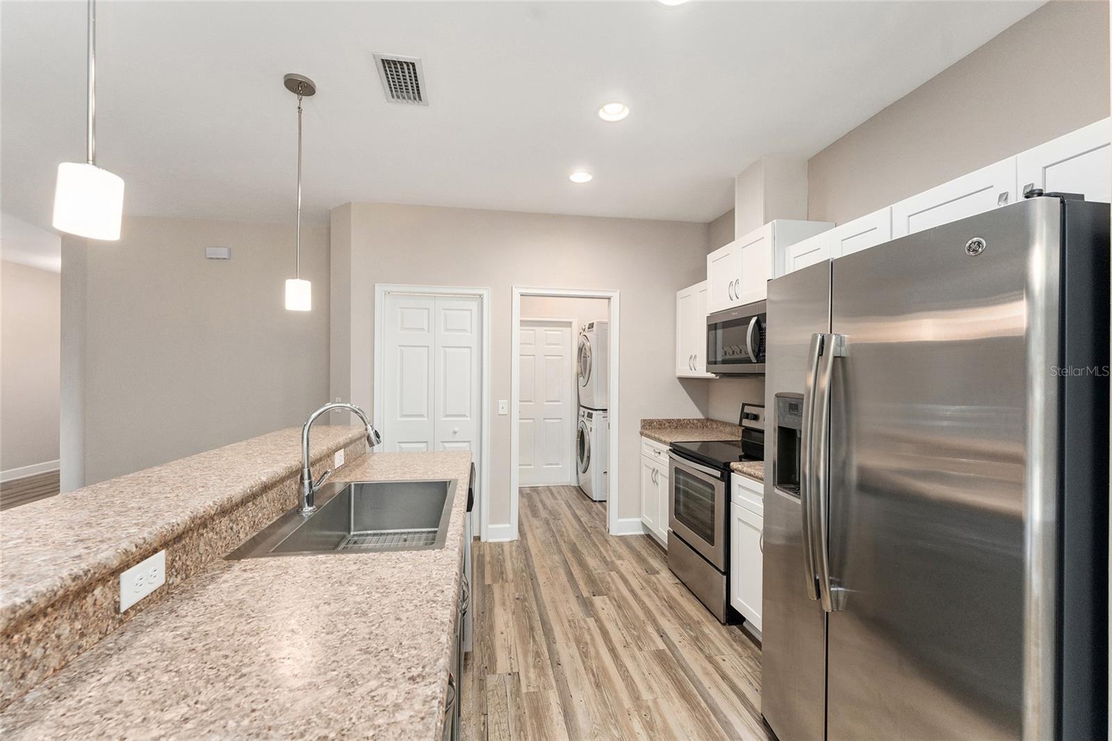 12174 Nw 162nd Dr Property Photo 6