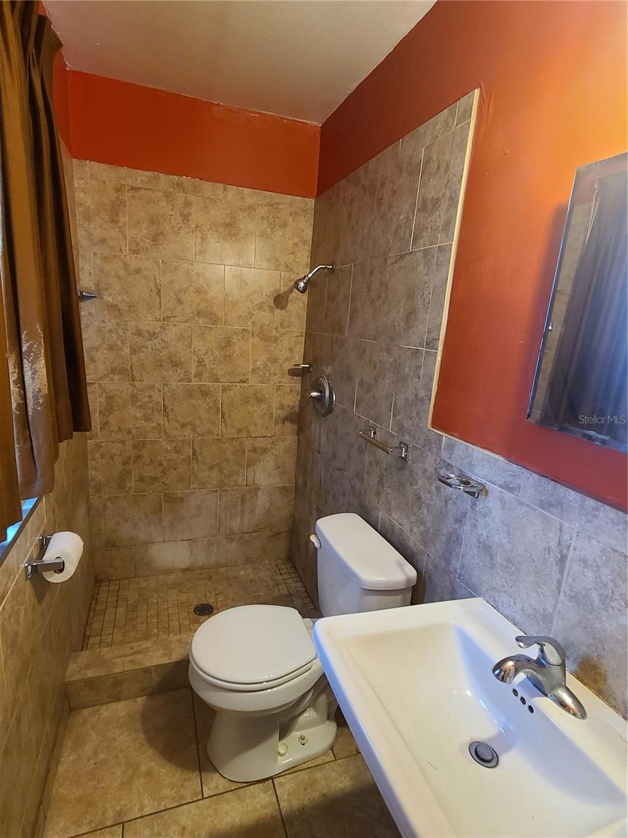 217 Nw 36th St Property Photo 8