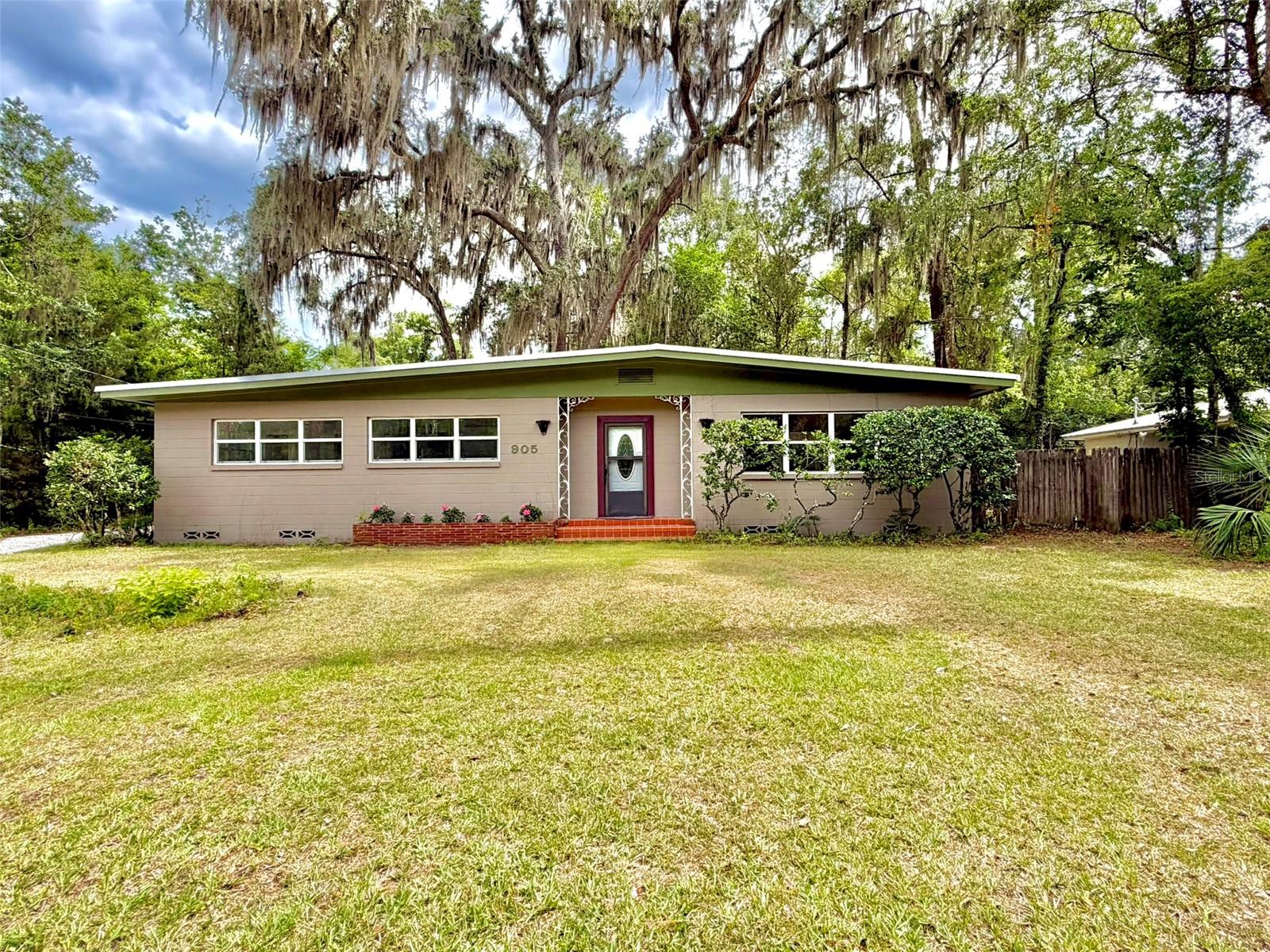 905 Nw 36th Ave Property Photo 1