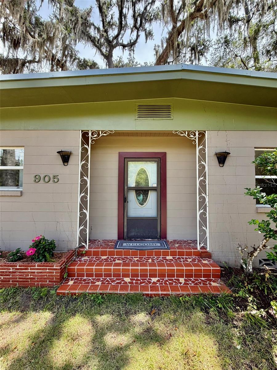905 Nw 36th Ave Property Photo 4