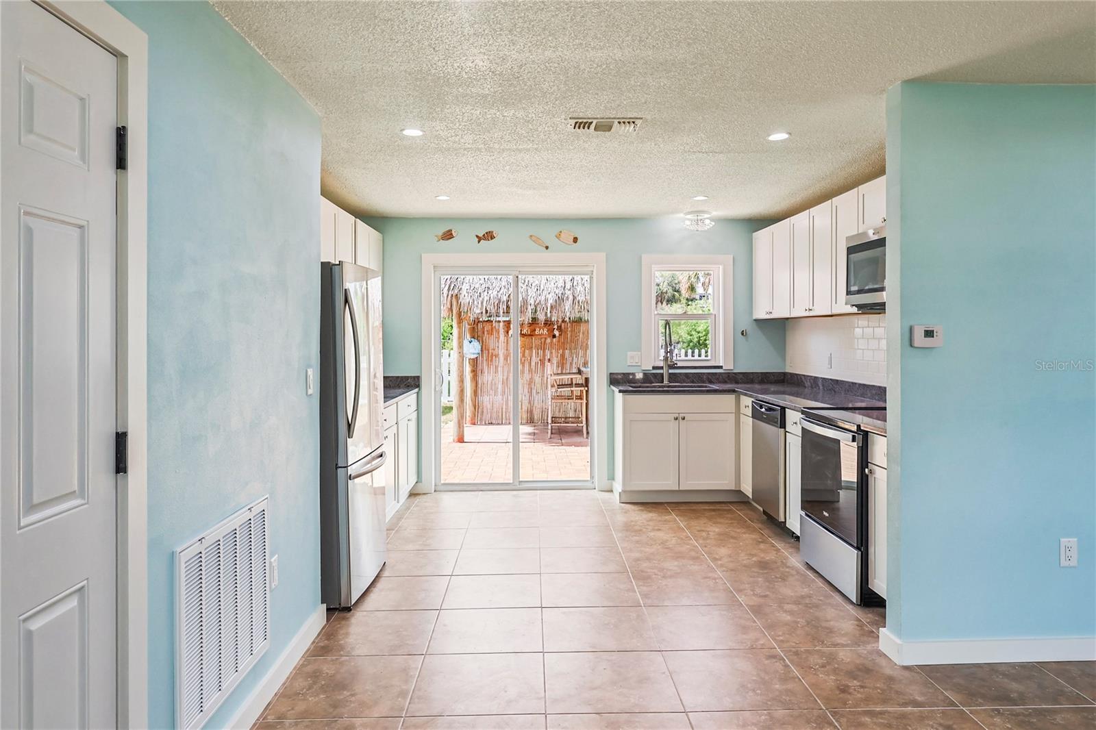 6814 Driftwood Dr Property Photo 3