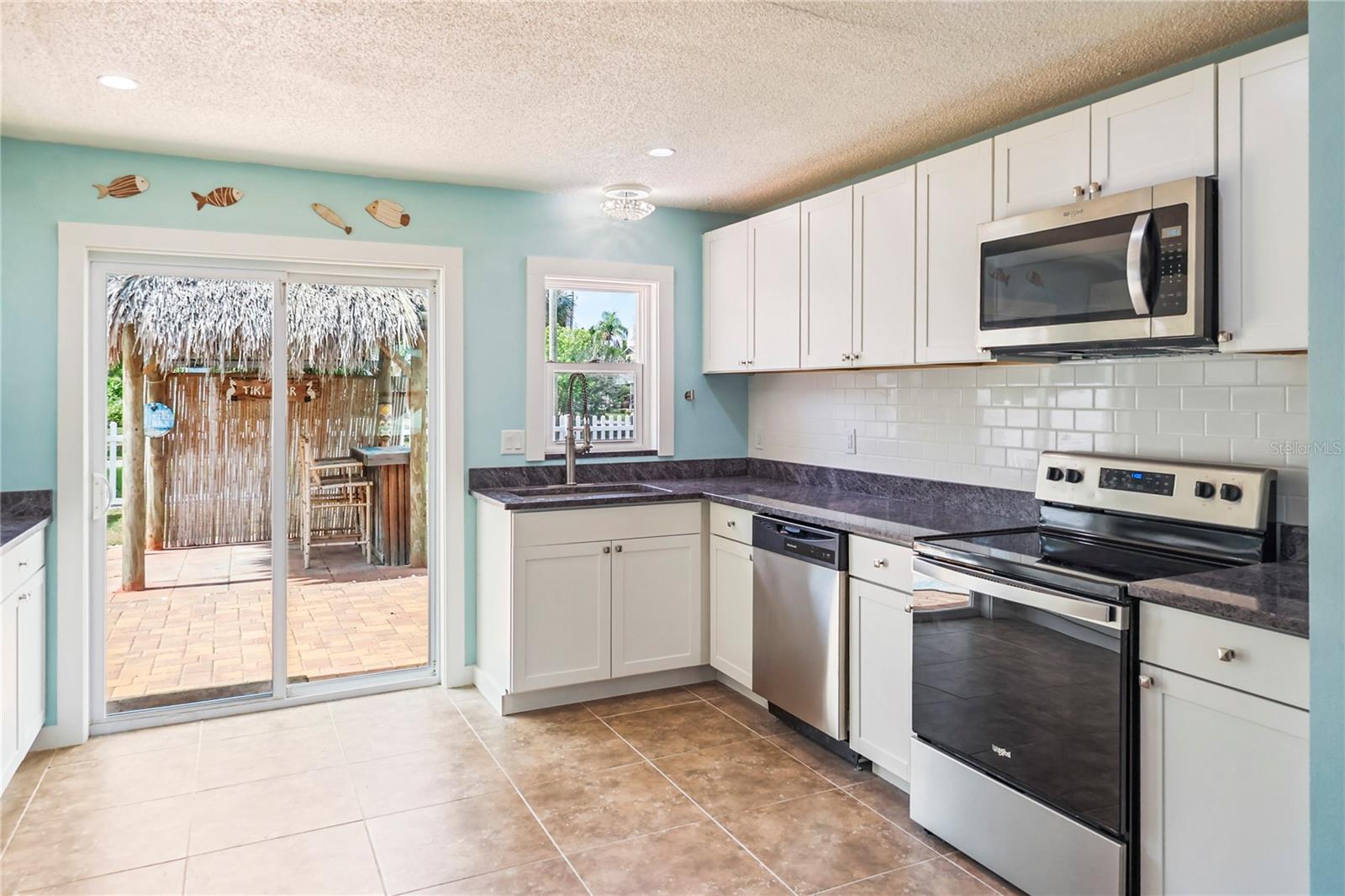 6814 Driftwood Dr Property Photo 4