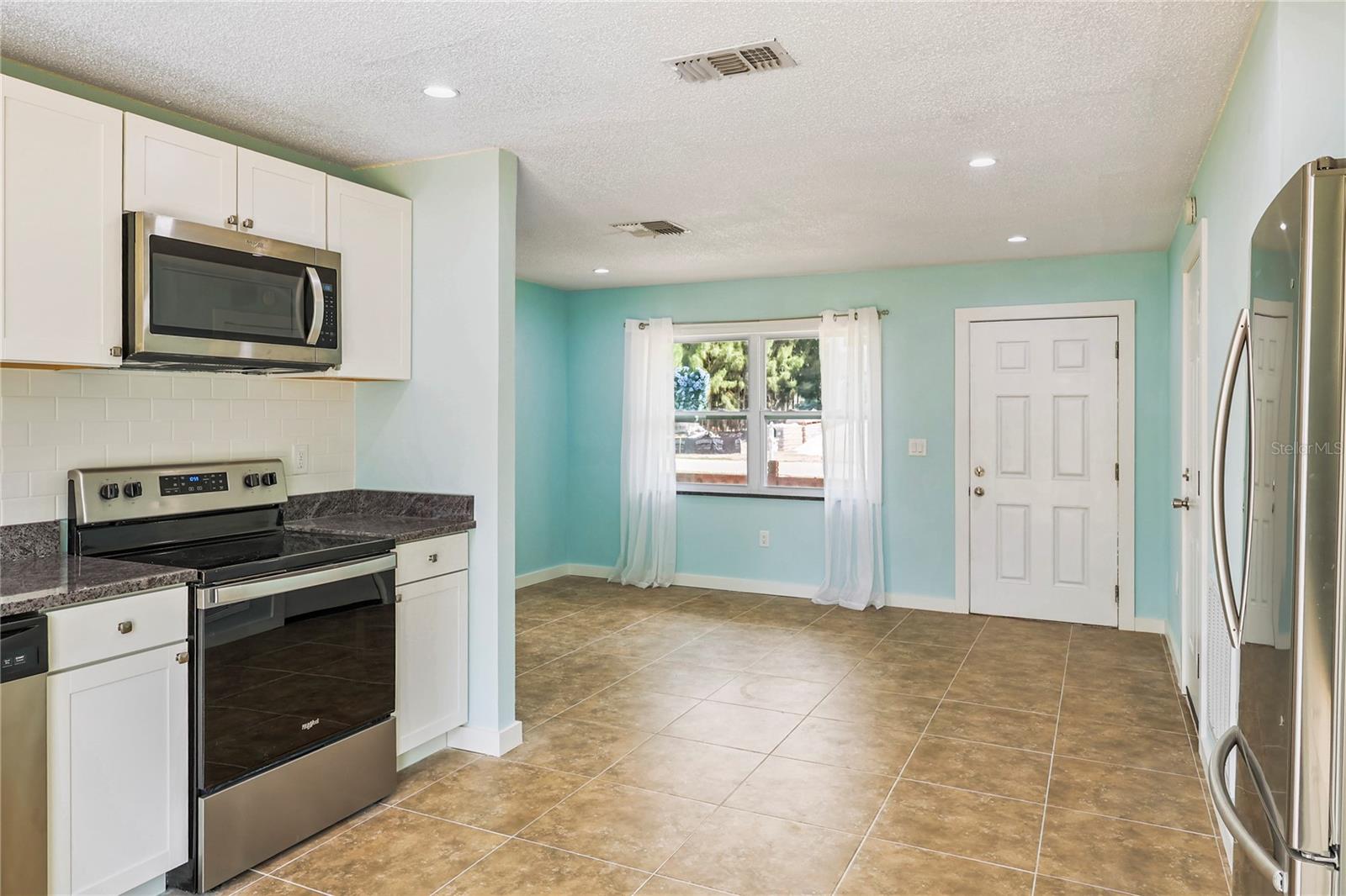 6814 Driftwood Dr Property Photo 5
