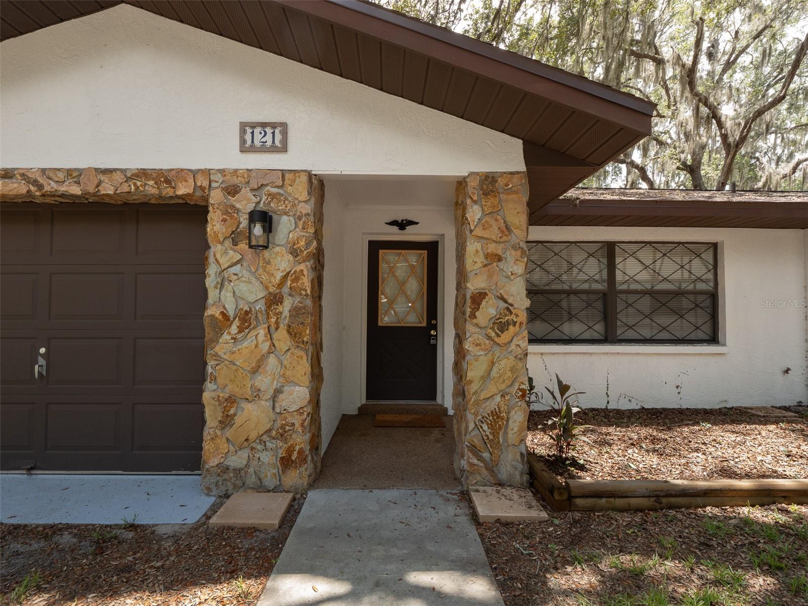 121 Serena Cir Property Photo 3