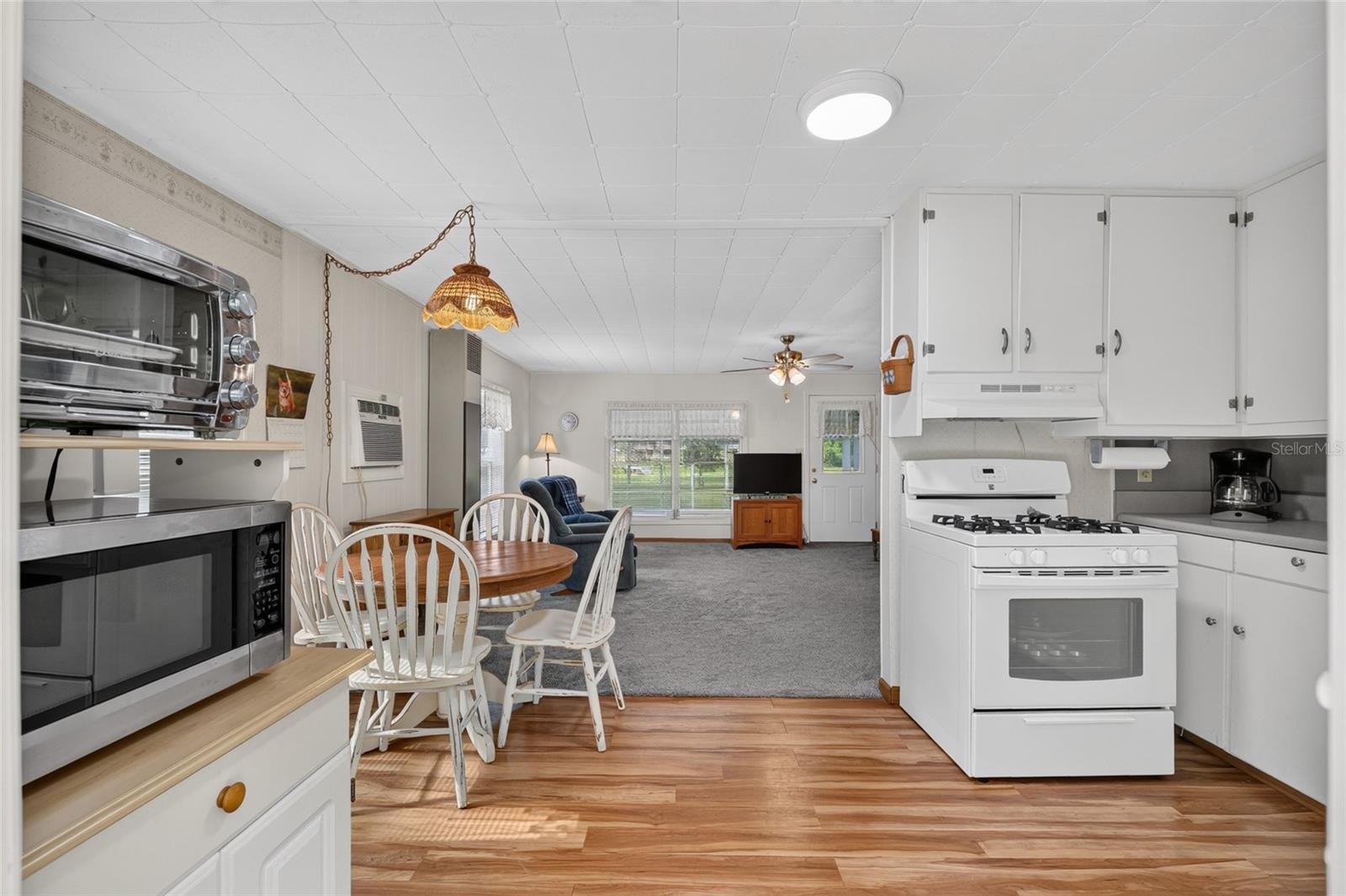 148 Lake Shore Ter Property Photo 6