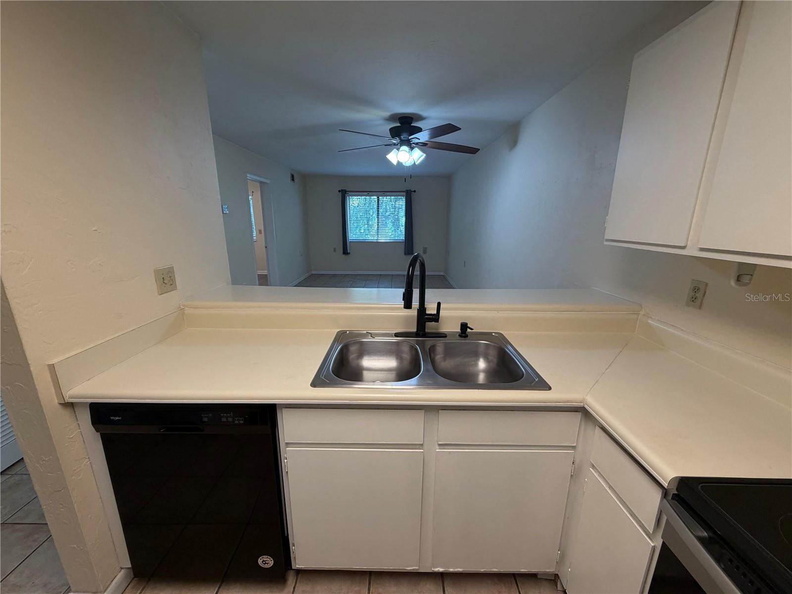 83 Se 16th Ave #e102 Property Photo 4