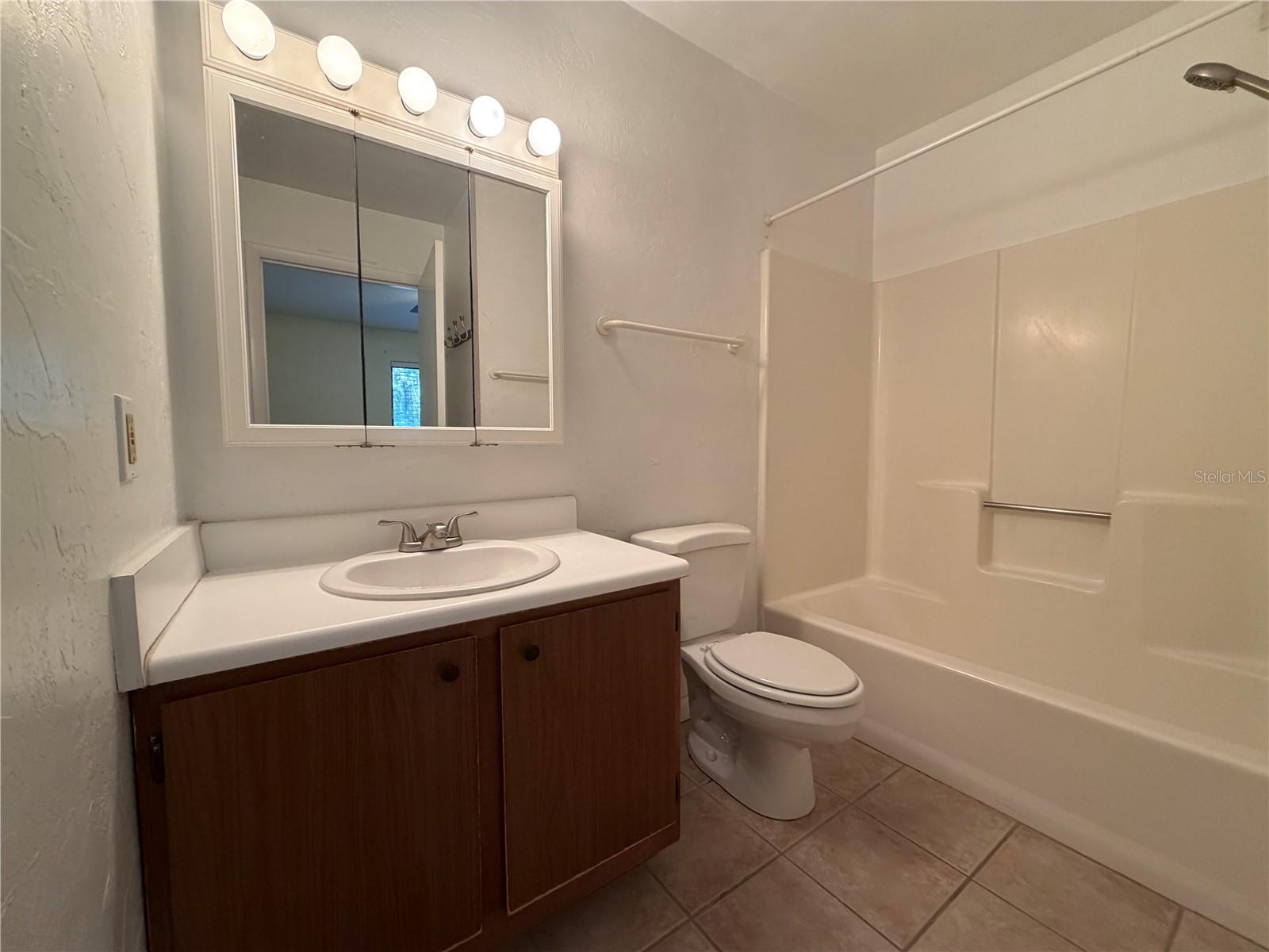 83 Se 16th Ave #e102 Property Photo 14