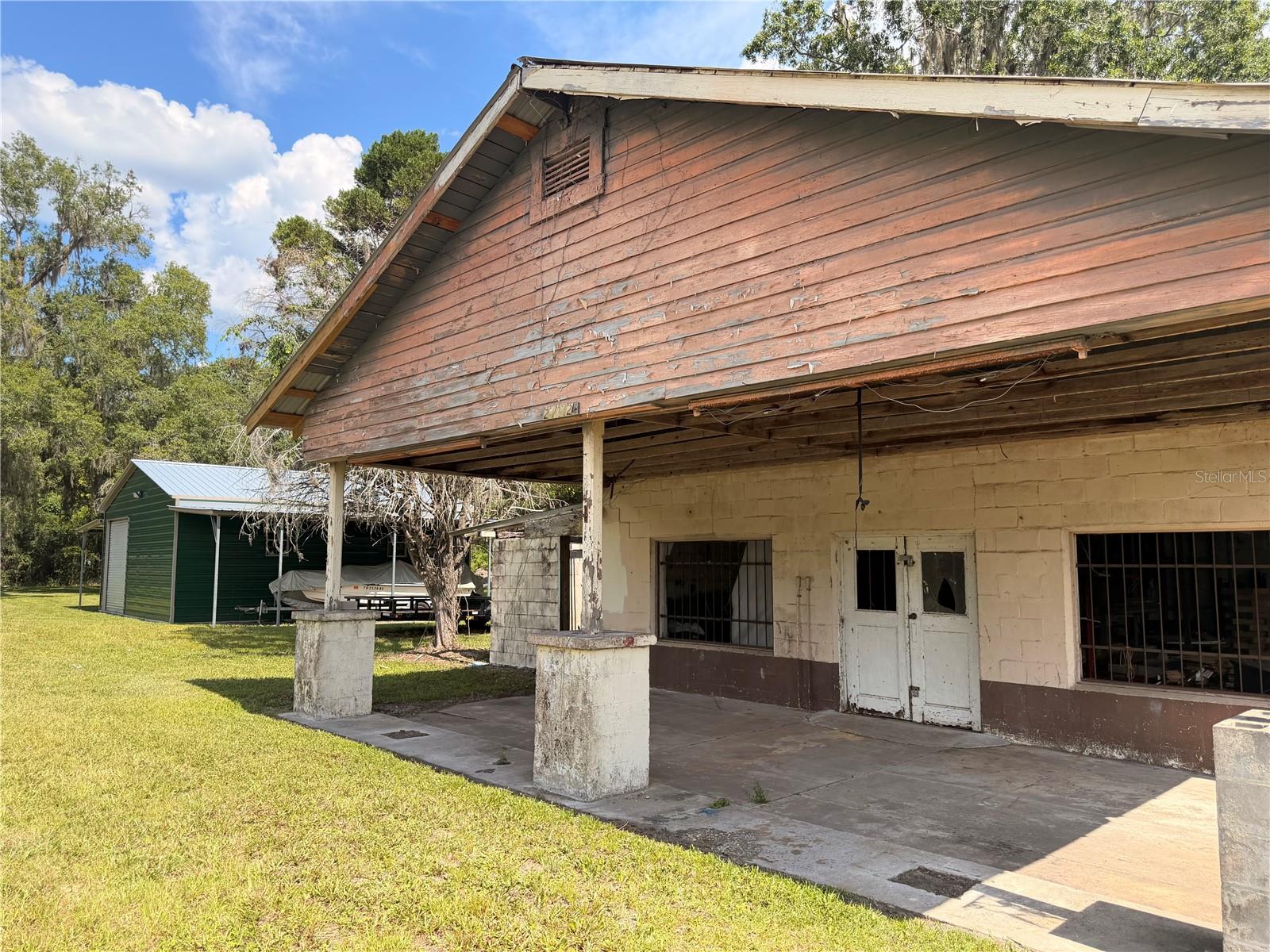24042 90 Property Photo 17