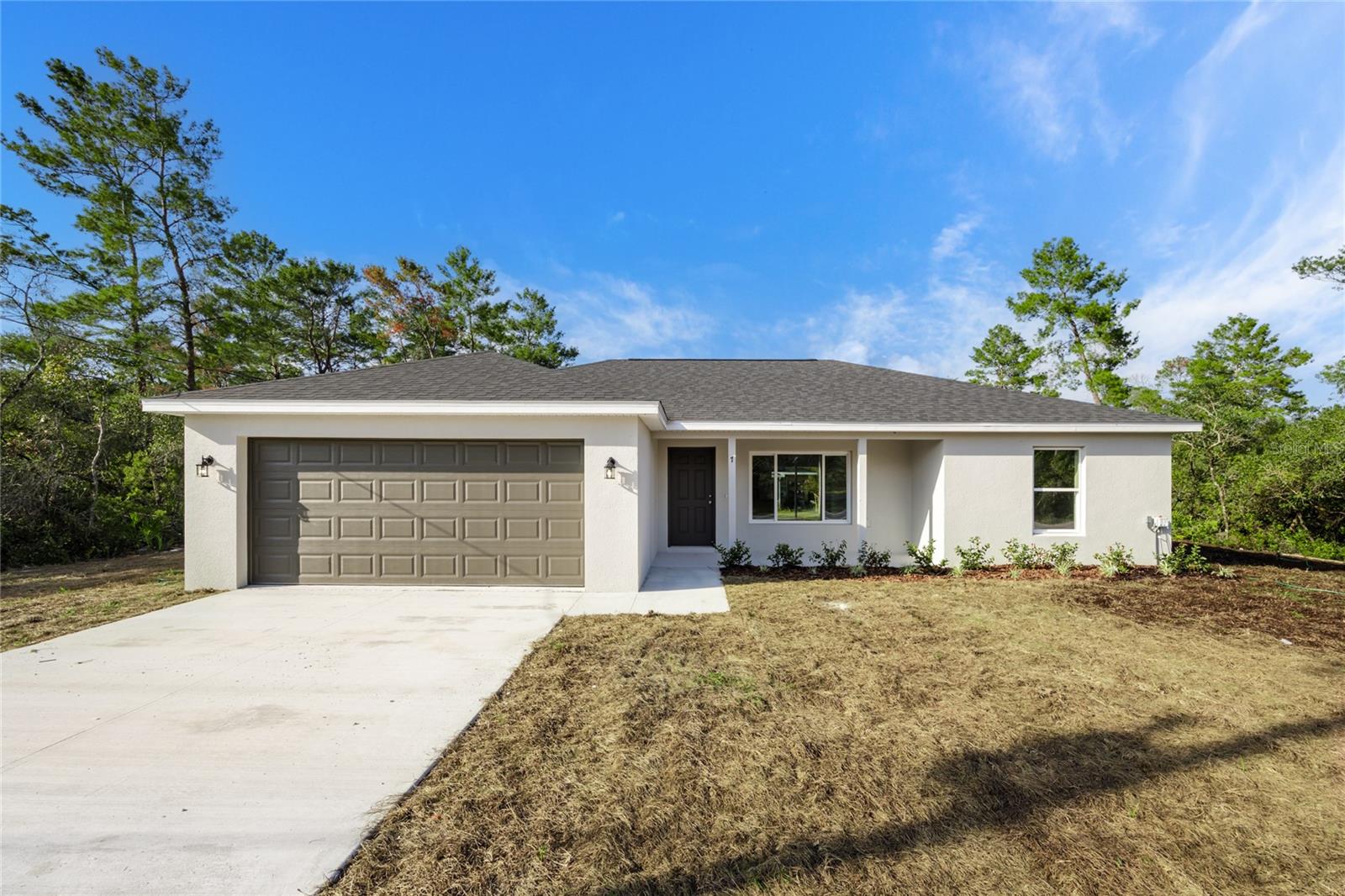 691 E COUNTRY CLUB DR Property Photo 1