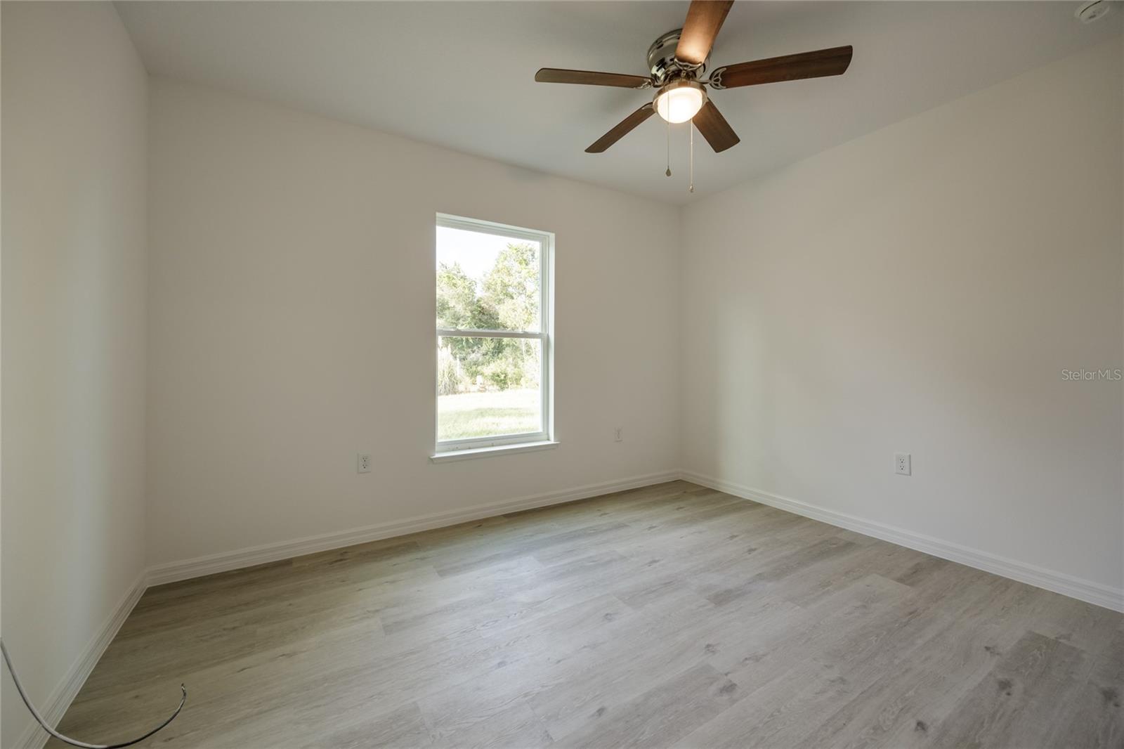 691 E Country Club Dr Property Photo 24