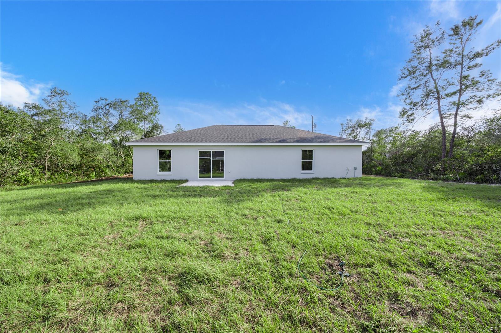 691 E Country Club Dr Property Photo 40