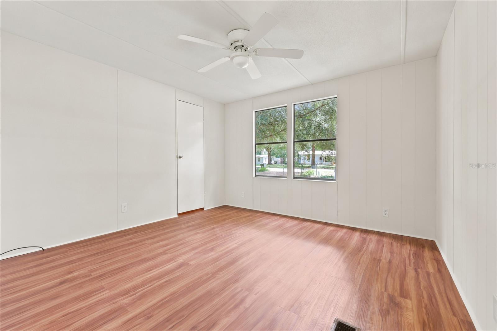 187 Sw Peach Gln Property Photo 4