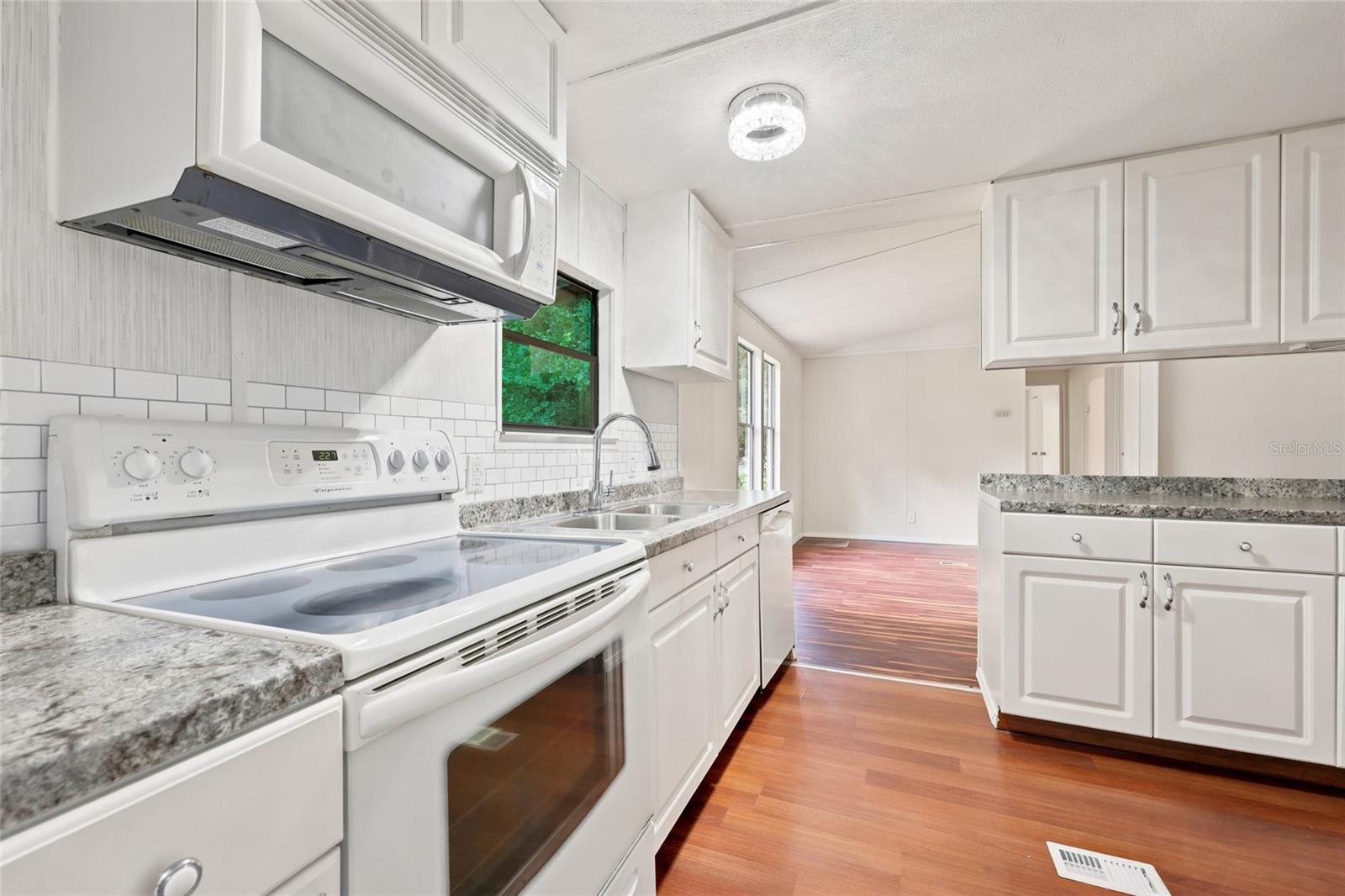 187 Sw Peach Gln Property Photo 20