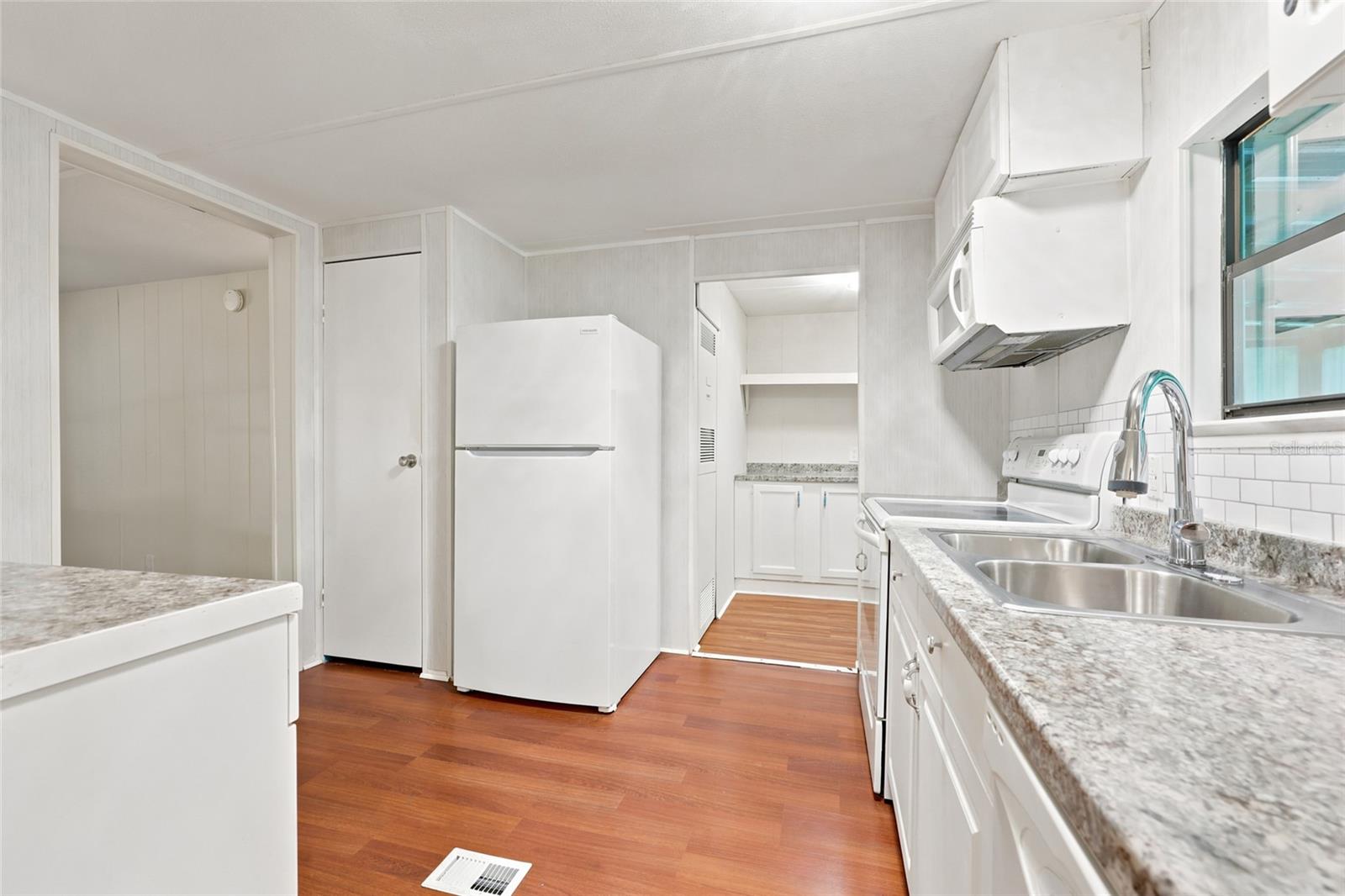 187 Sw Peach Gln Property Photo 21