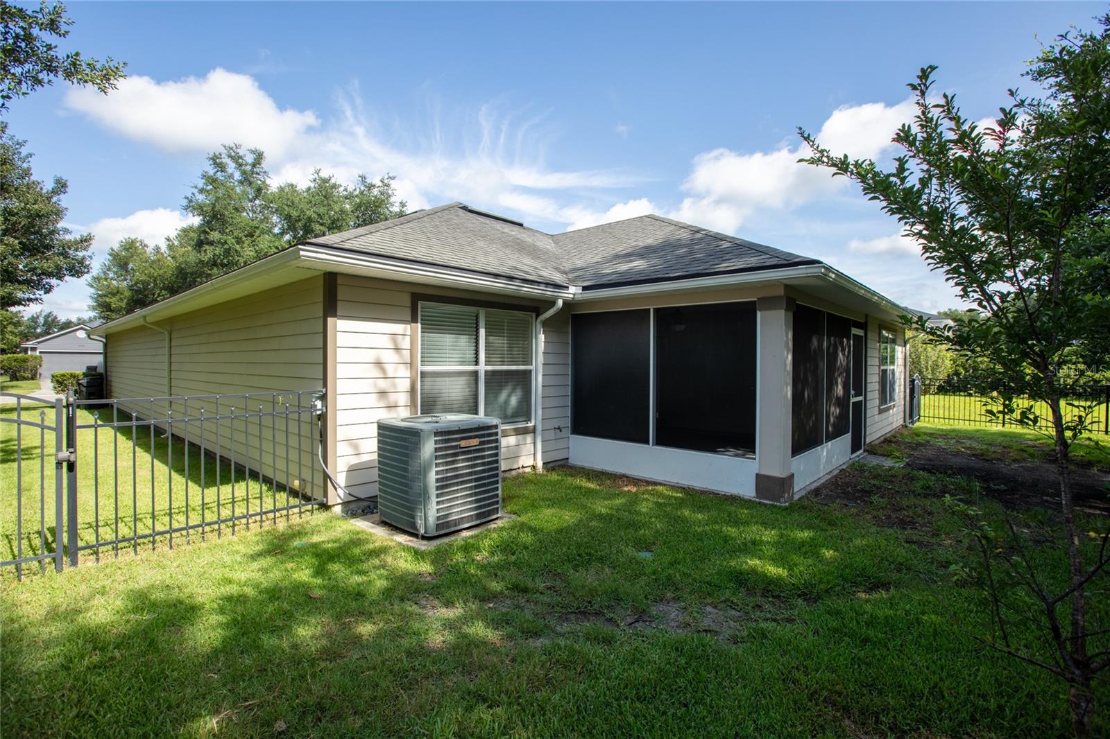 8123 Nw 51st Dr Property Photo 5