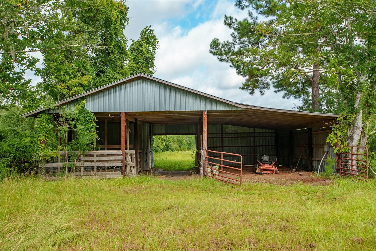 25518 Nw County Road 241 Property Photo 5