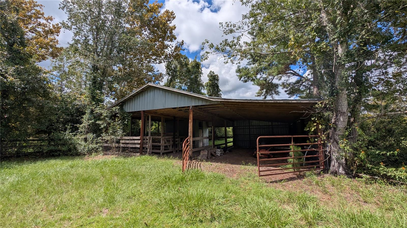 25518 Nw County Road 241 Property Photo 6