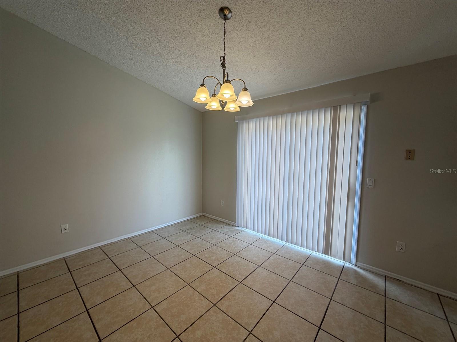73 Olive Dr Property Photo 5