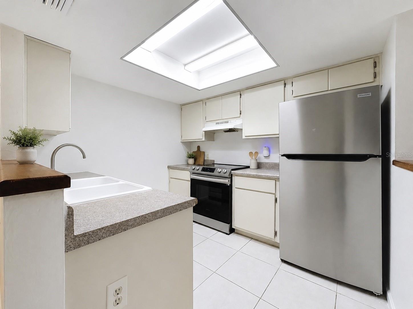 2508 Sw 35th Pl #a6 Property Photo 6