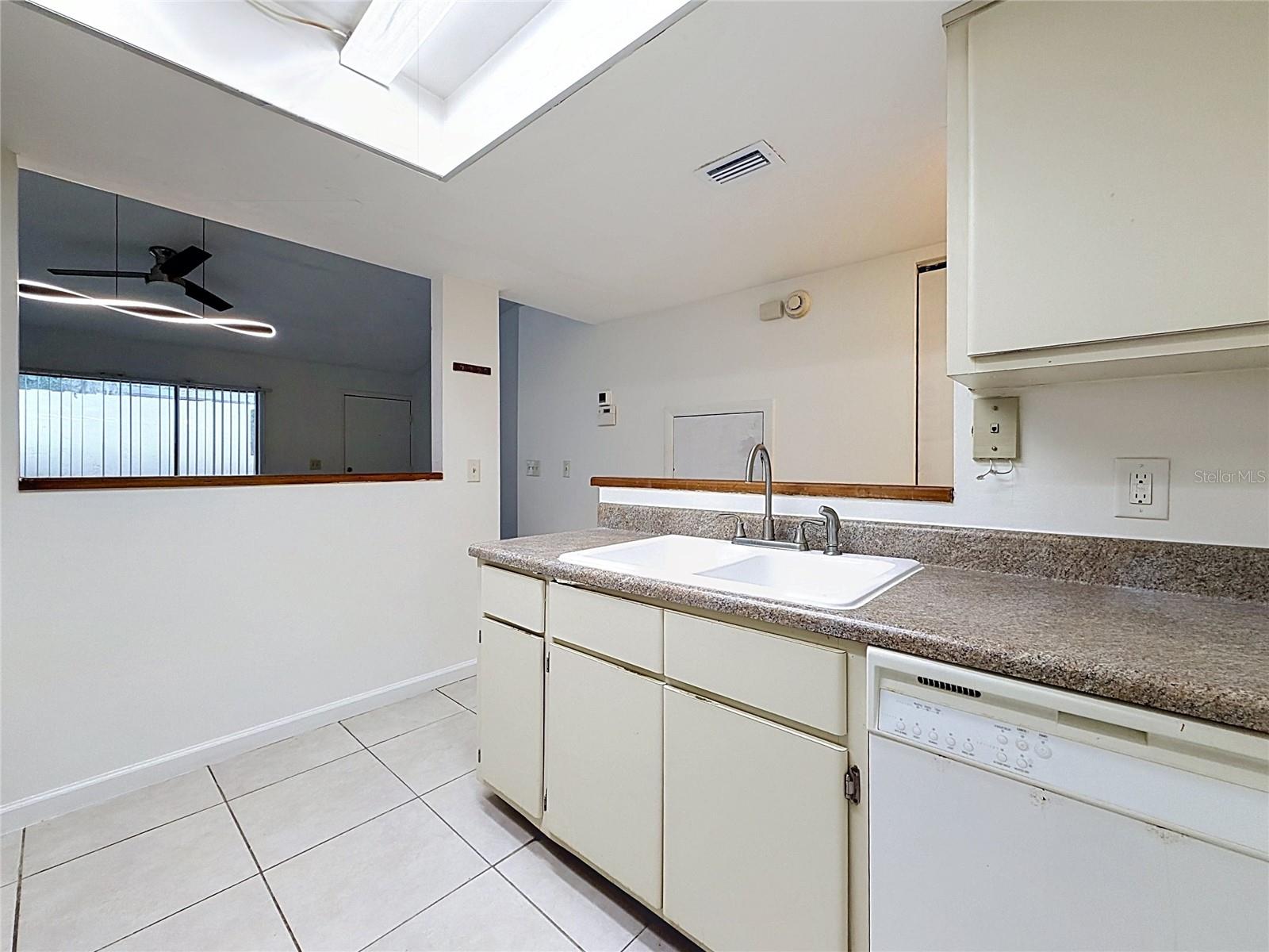 2508 Sw 35th Pl #a6 Property Photo 7