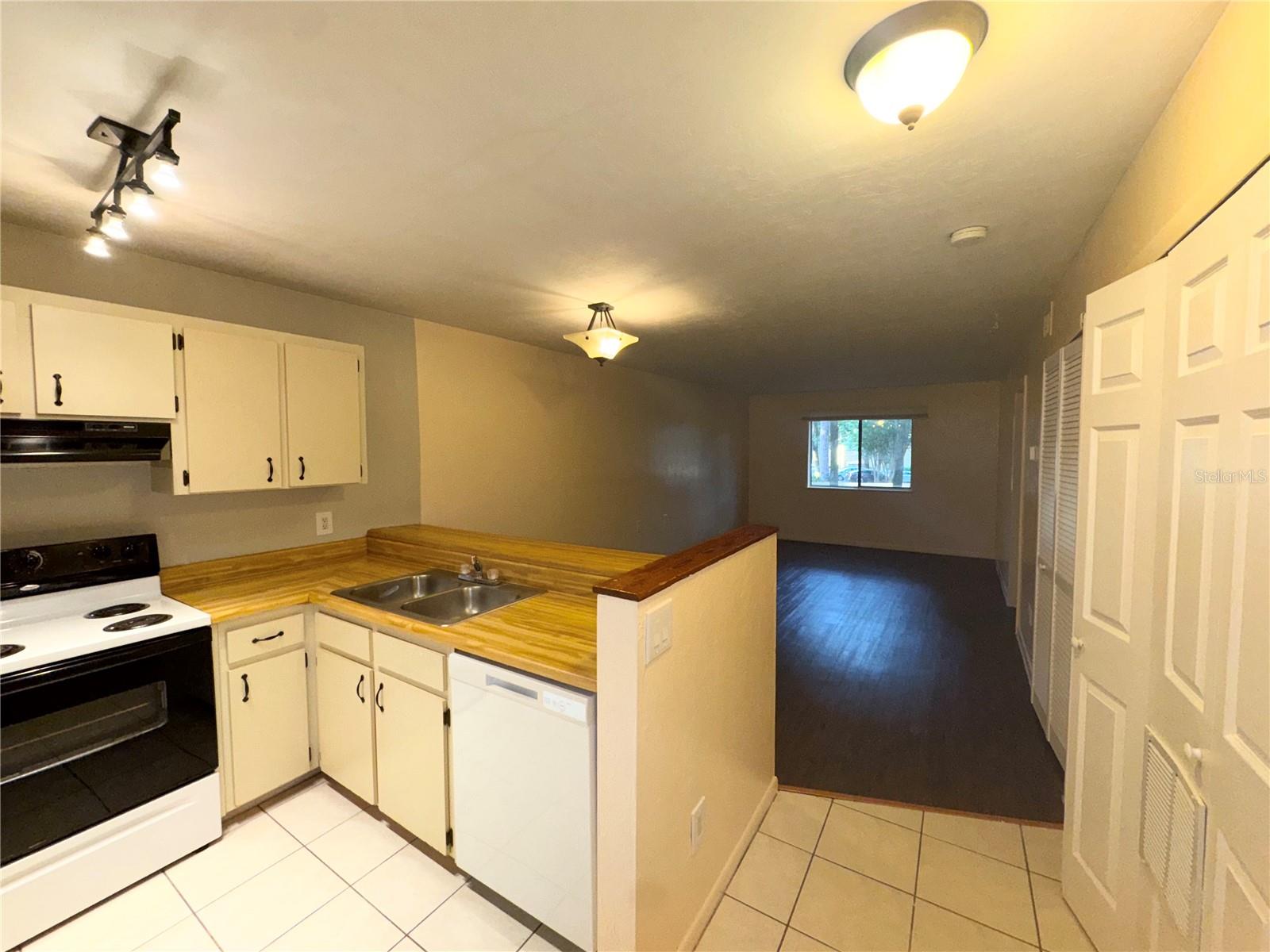 109 Se 16th Ave #q101 Property Photo 2