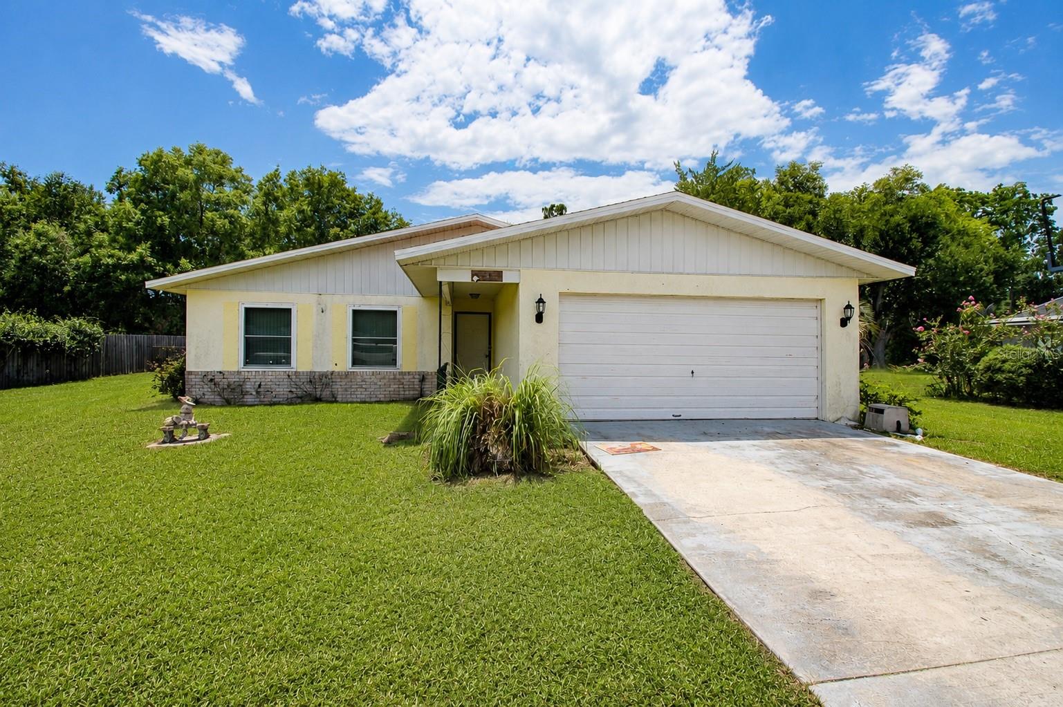 742 Bahia Cir Property Photo 1