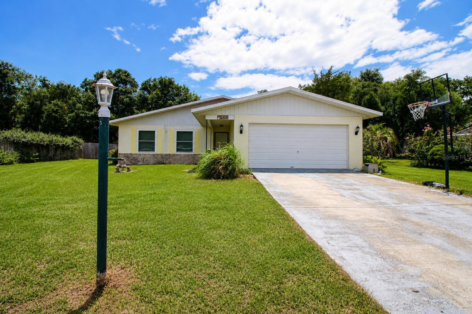 742 Bahia Cir Property Photo 2
