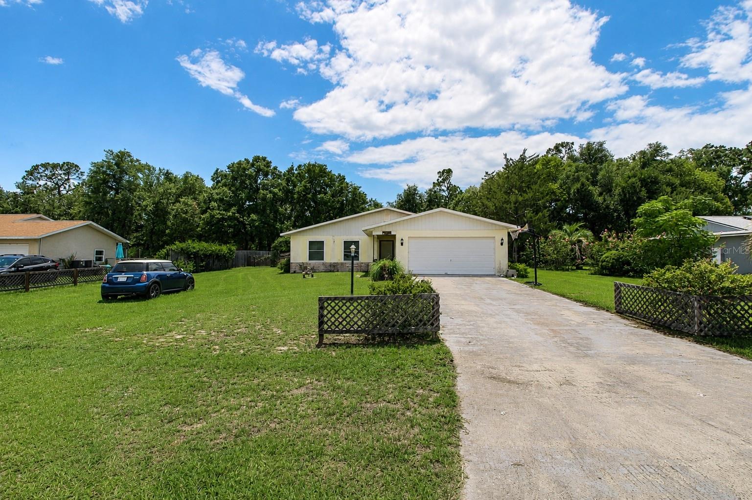742 Bahia Cir Property Photo 3