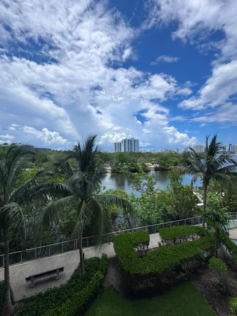 16385 Biscayne Blvd #305 Property Photo 9