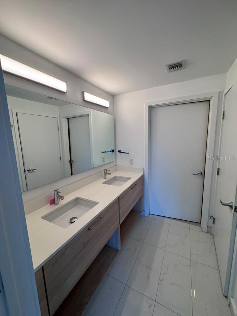 16385 Biscayne Blvd #305 Property Photo 24