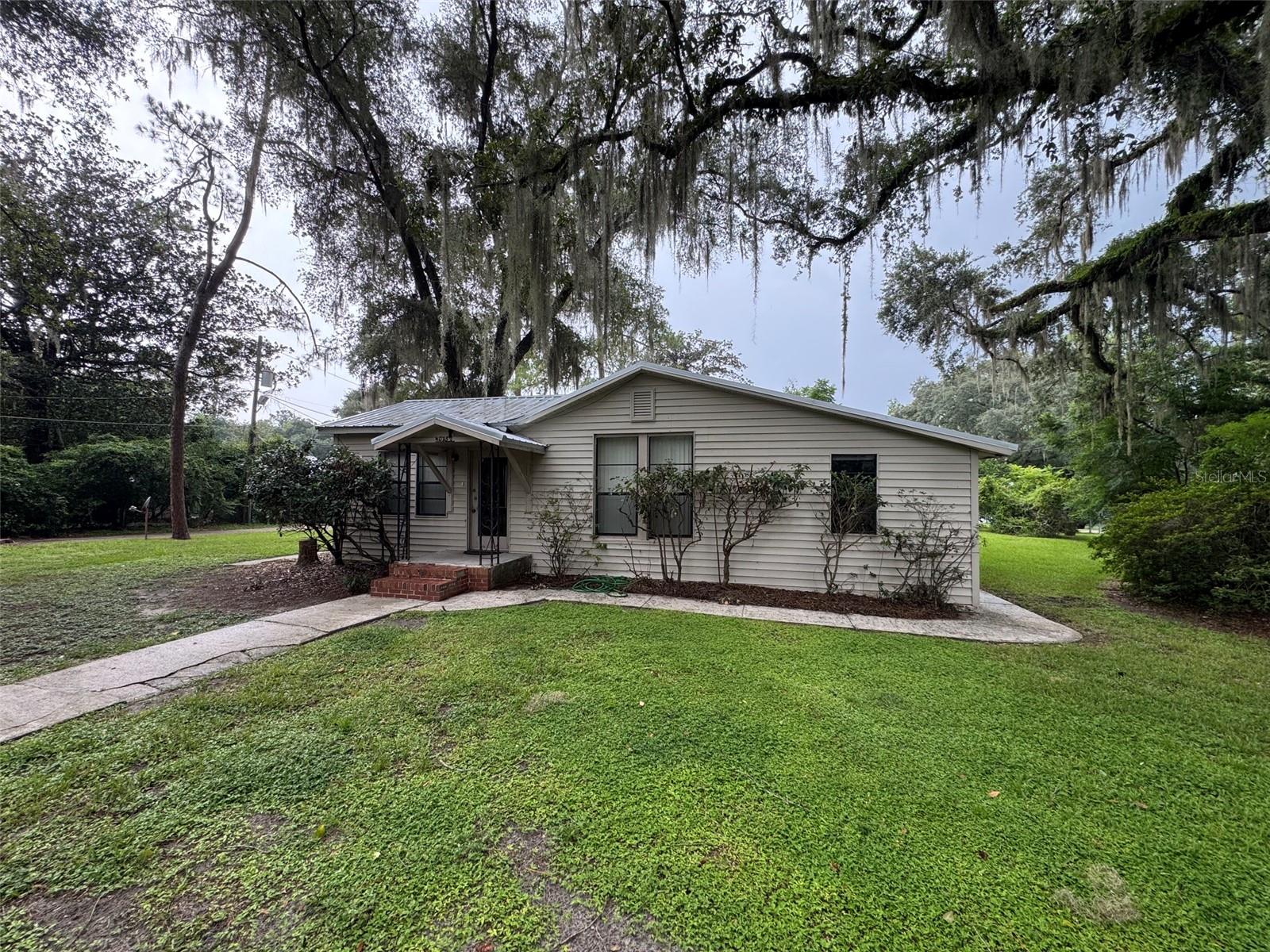 4025 SW 20TH DR Property Photo 1