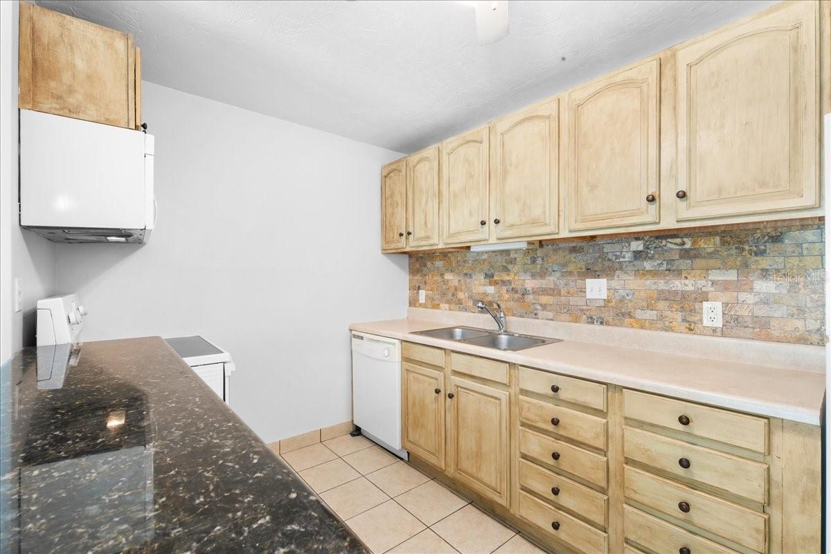 1015 Sw 9th St #d1 Property Photo 9