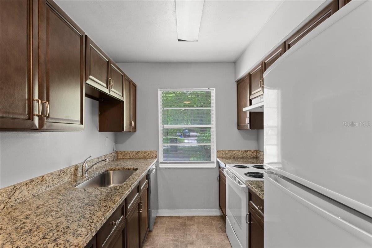1816 Sw 70th Ter Property Photo 3