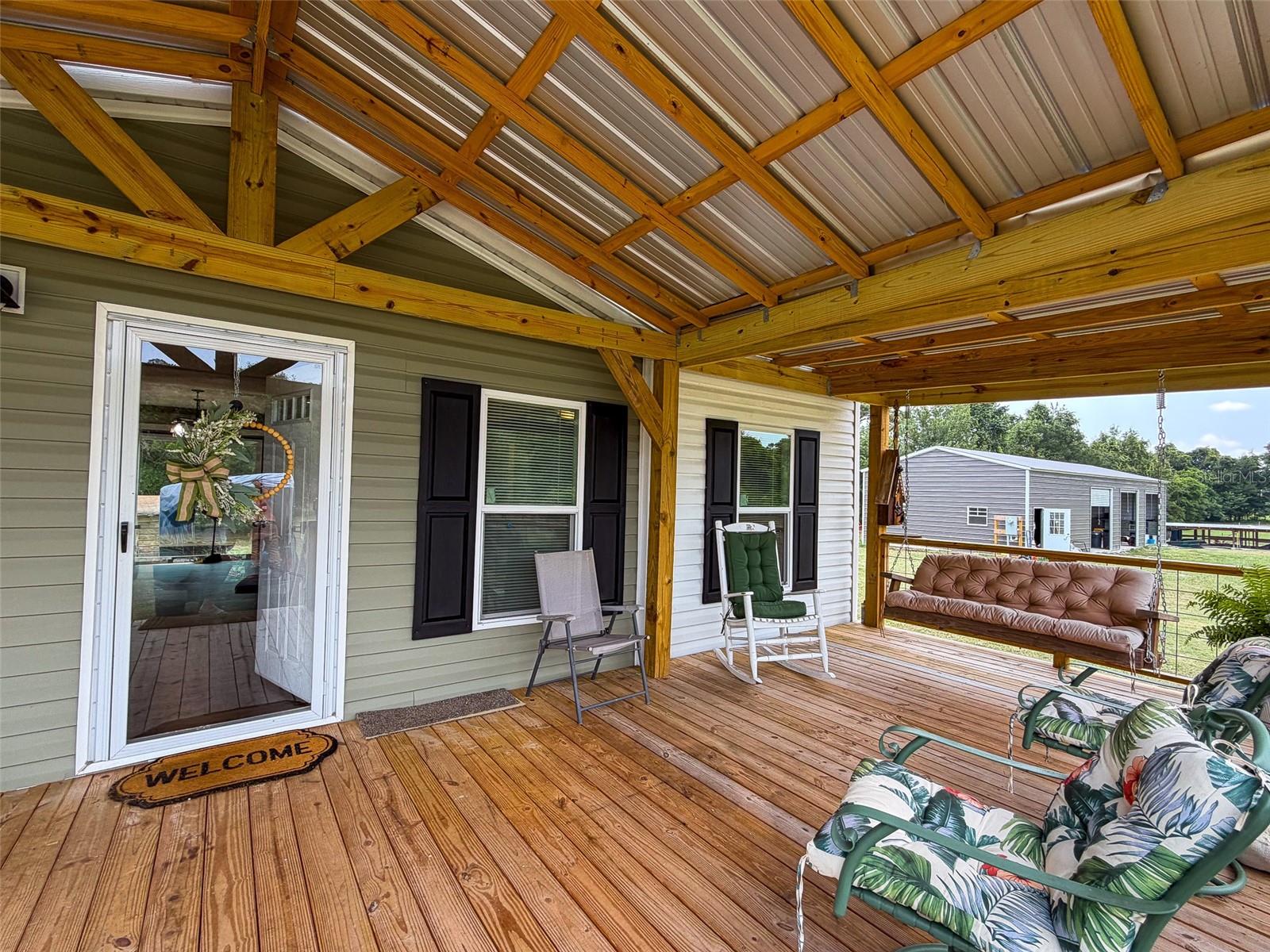 330 Sw Chalet Ter Property Photo 4