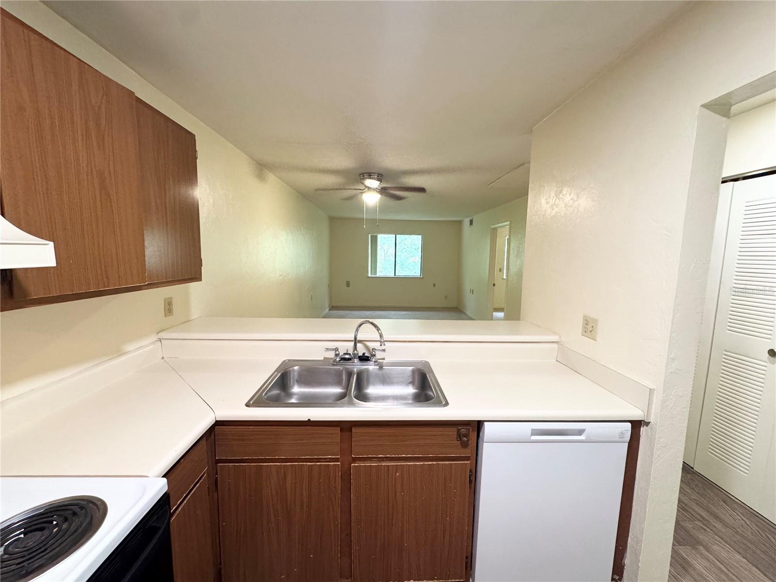 83 Se 16th Ave #e303 Property Photo 5