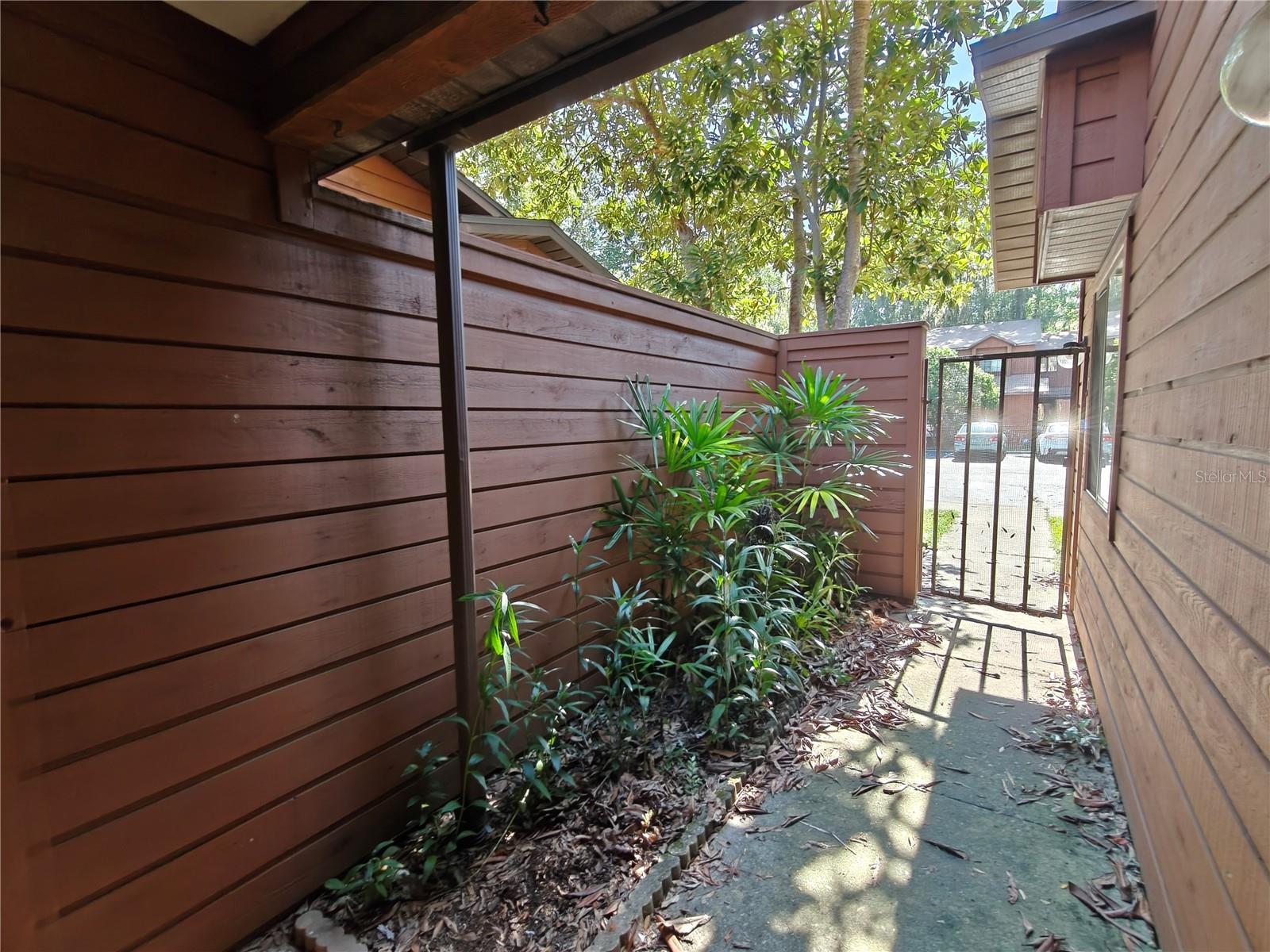 830 Sw 56th Ter Property Photo 3