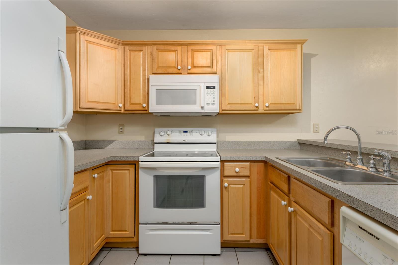 77 Se 16th Ave #b201 Property Photo 4