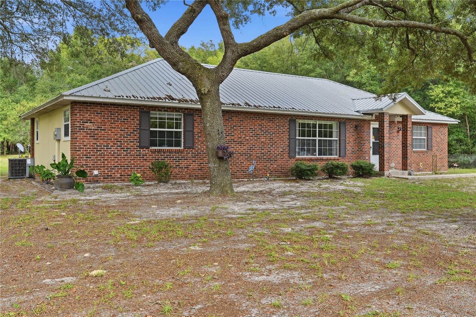 5480 Ne 53rd Ter Property Photo 4