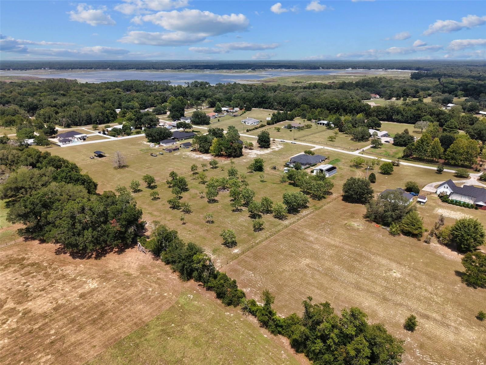 8140 Meadowlark Ct Property Photo 3