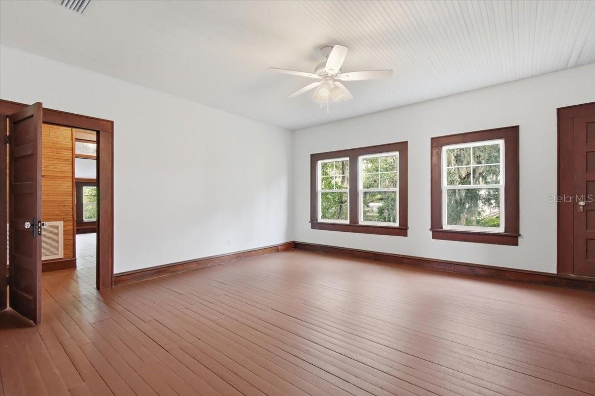 1103 N Jefferson St Property Photo 23