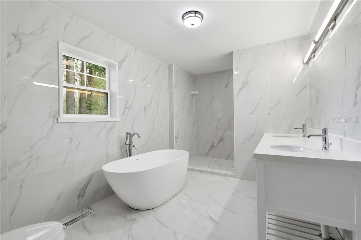 1103 N Jefferson St Property Photo 34