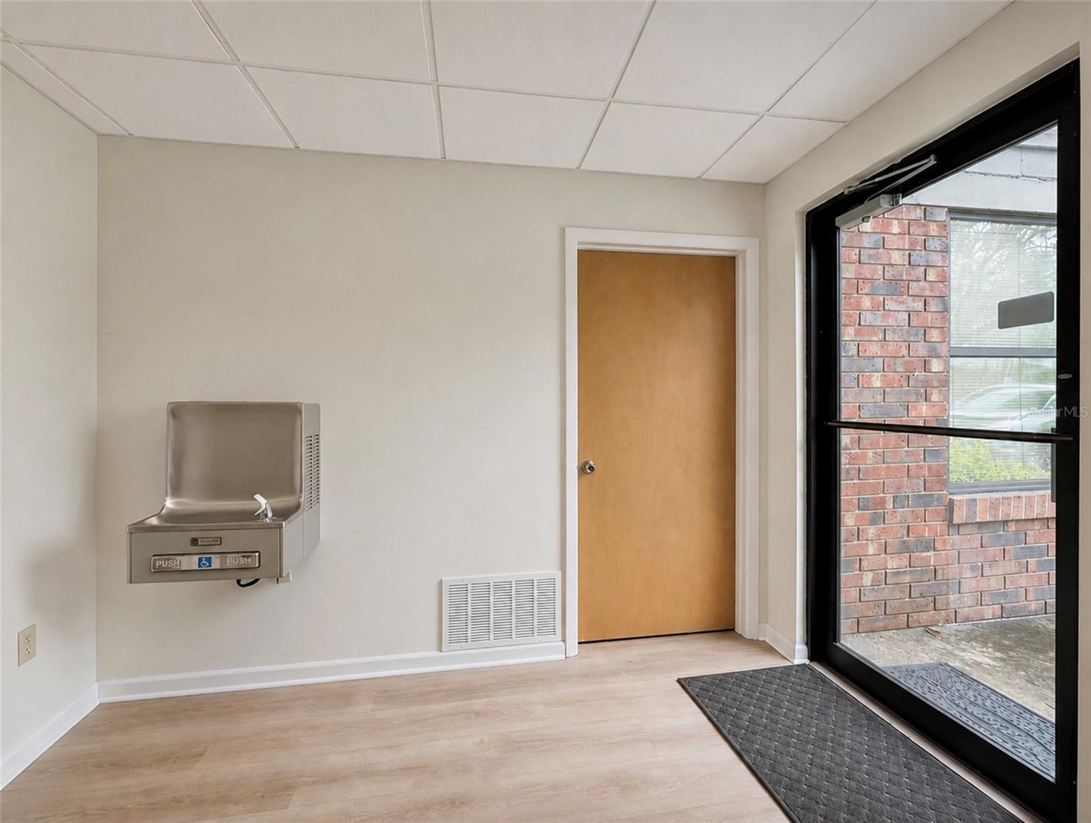 2731 Nw 41st St #b2 Property Photo 5