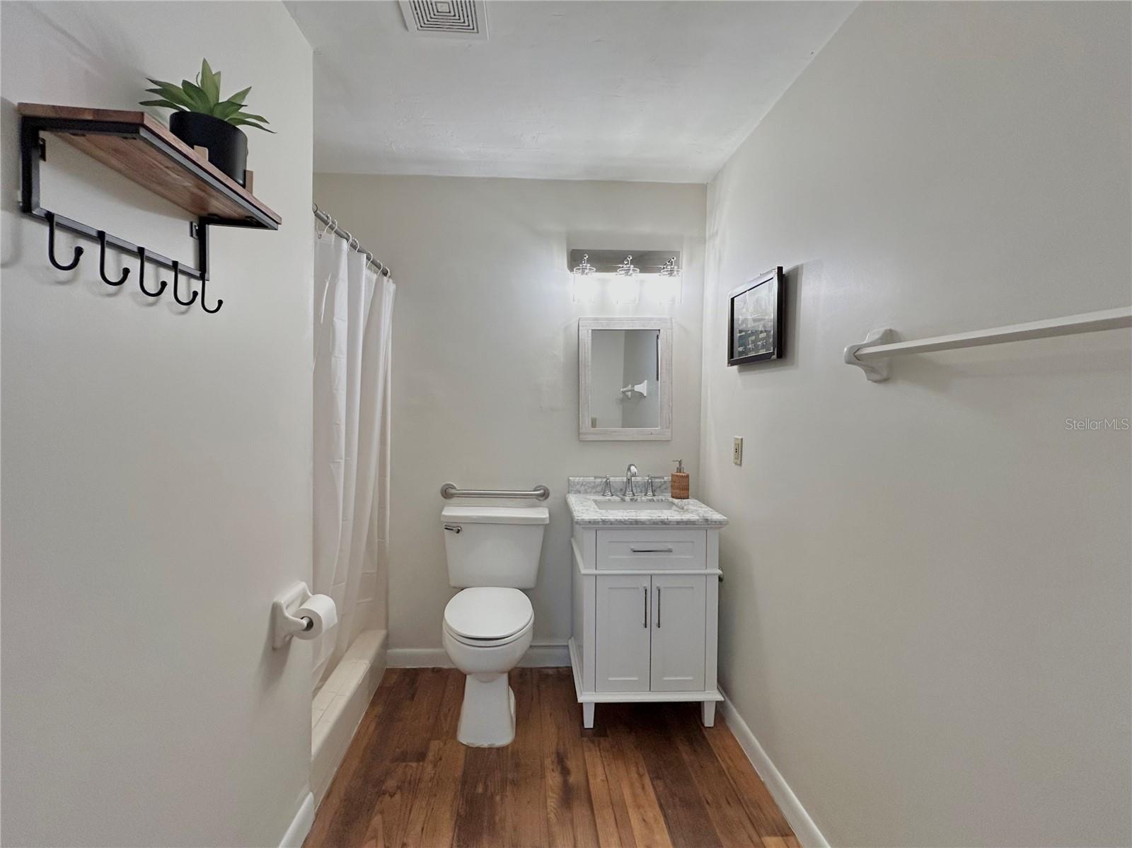 2731 Nw 41st St #b2 Property Photo 6