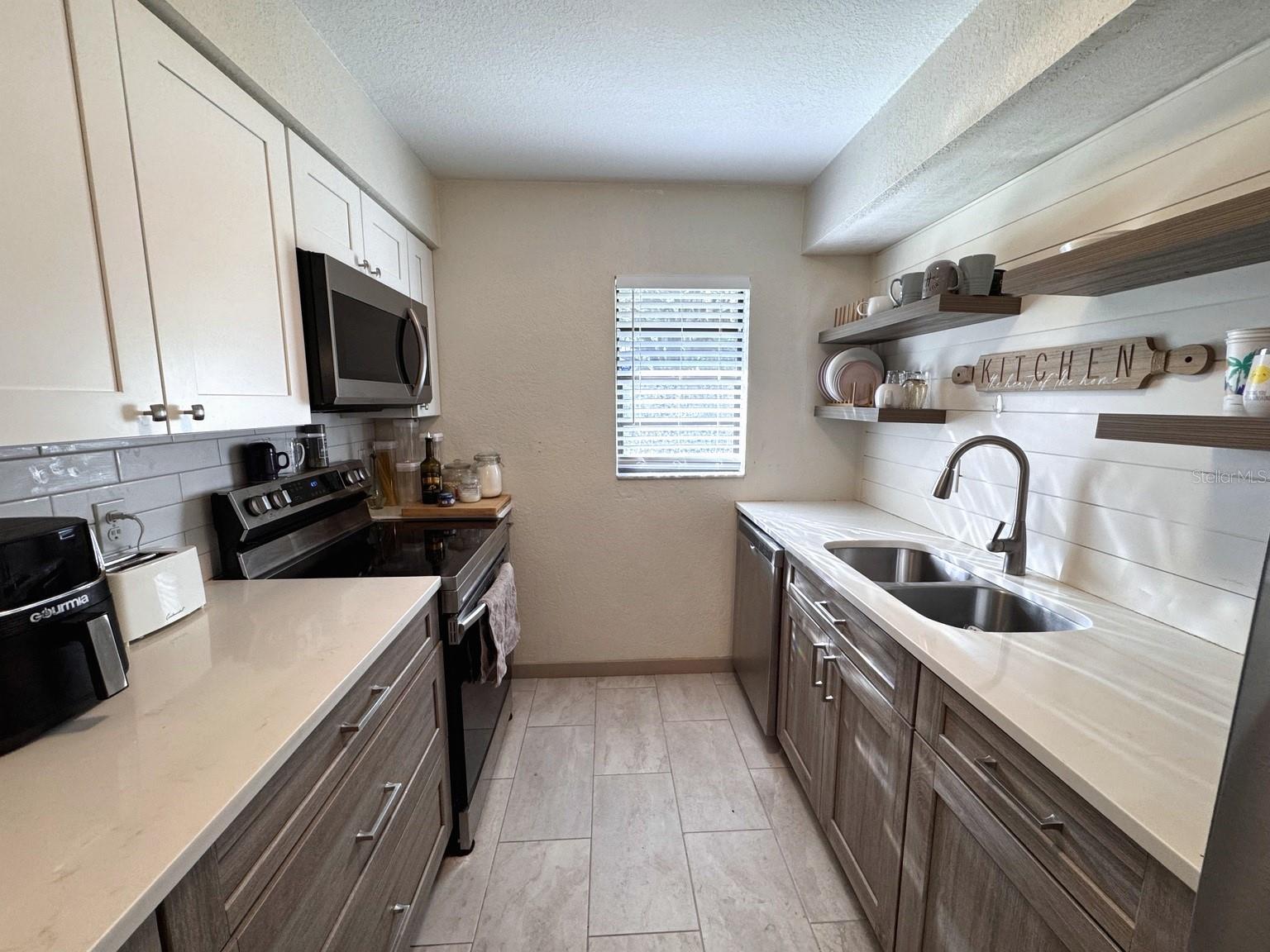 3414 Nw 21st Dr #e4 Property Photo 4